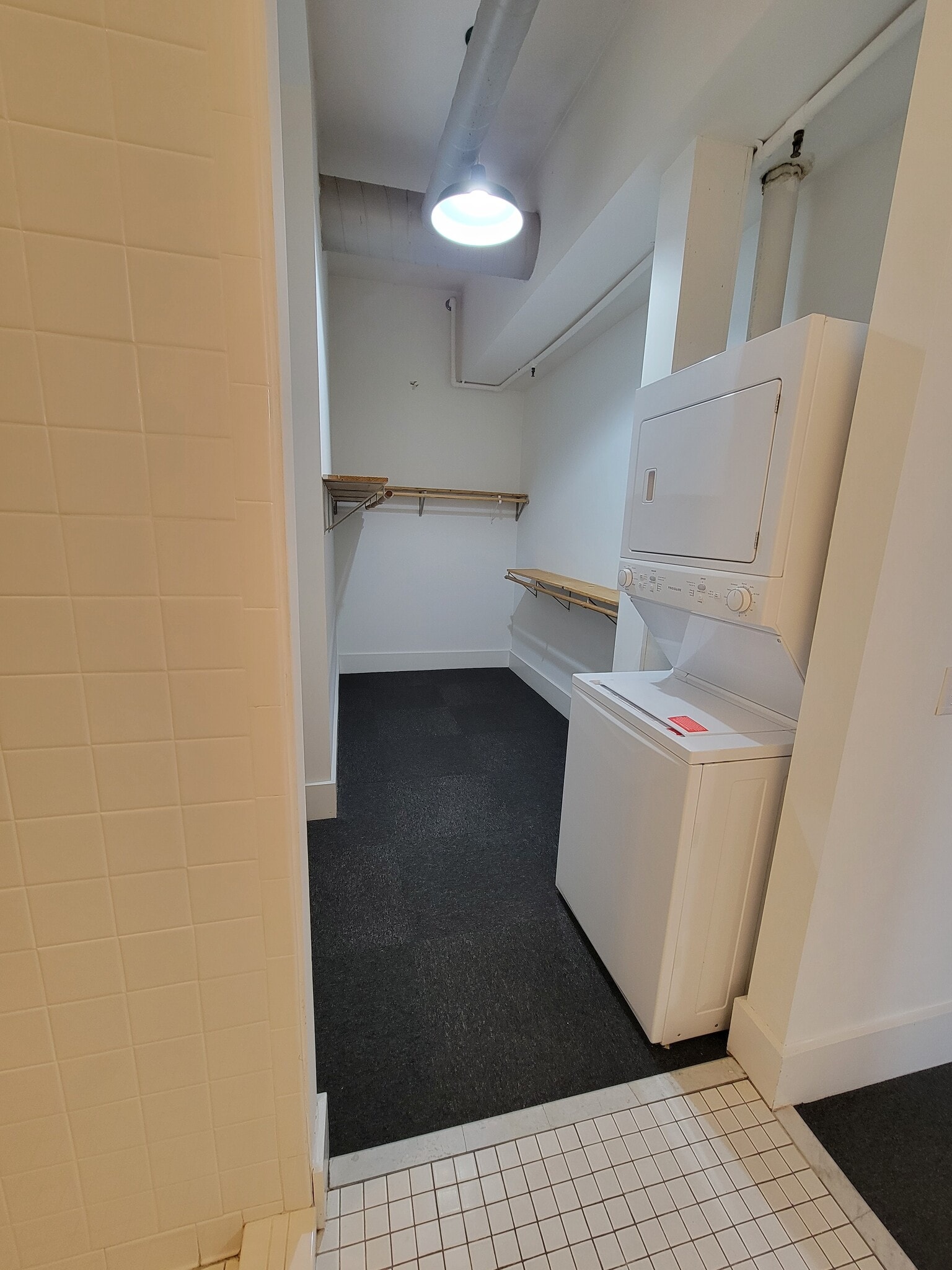 Building Photo - 122 N 3rd St