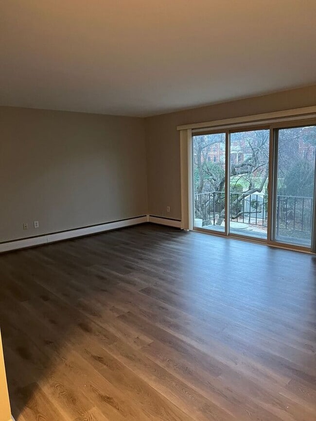 Building Photo - Walking distance to Downtown Birmingham!