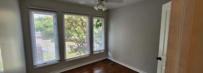 Building Photo - Home on Corner lot in Wood Valley