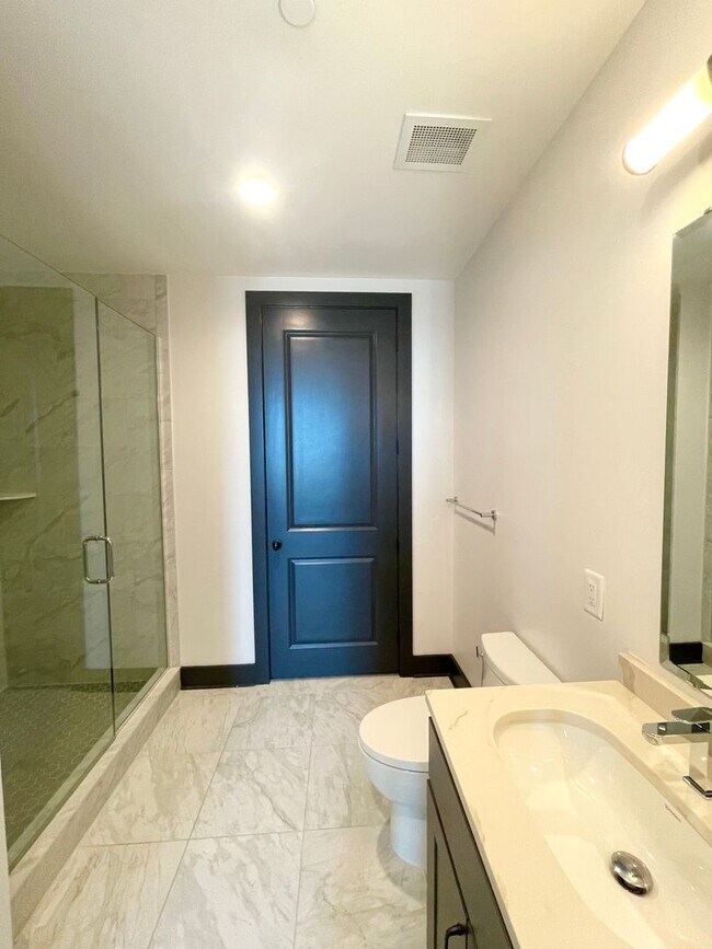 Building Photo - Gorgeous two bedroom newly built condominium at the Gadsden