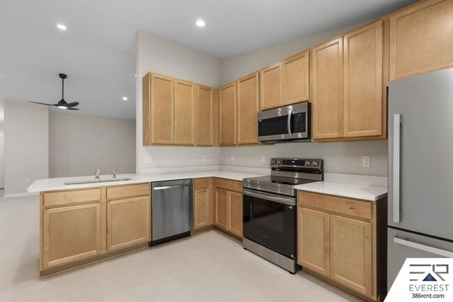 Building Photo - Brand New, fully fenced on a quiet cul-de-sac