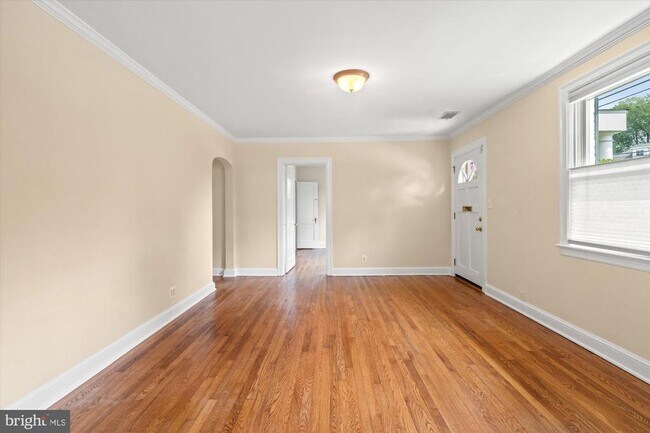 Building Photo - 16 E Braddock Rd