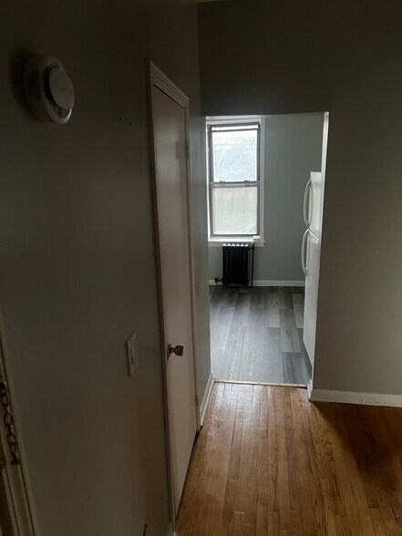 Building Photo - 433 Lincoln Ave