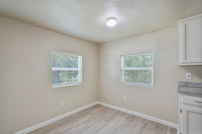 Building Photo - 1000 Qualia Dr
