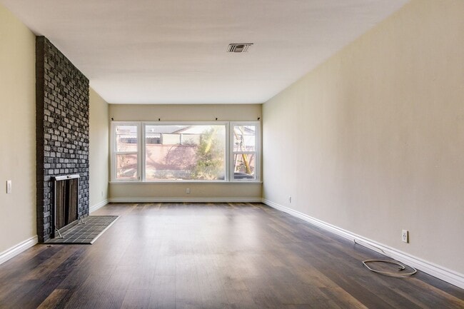 Building Photo - Beautifully Remodeled 4 Bed / 2 Bath Home in Prime Inglewood — Detached Garage + Spacious Yard