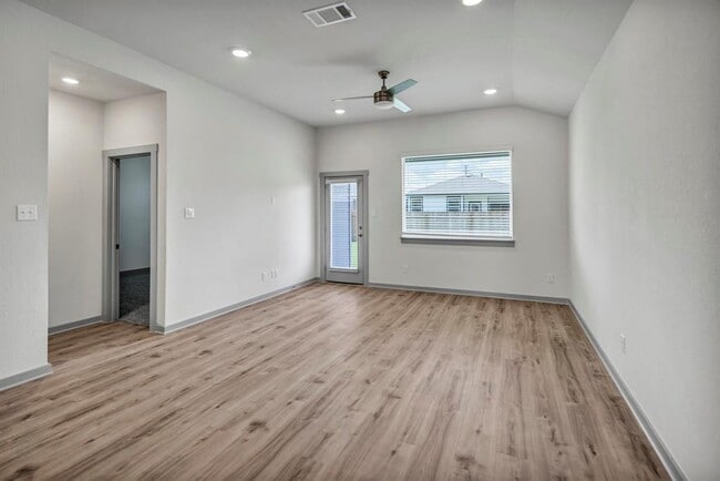 Building Photo - 108 Windsor Blvd