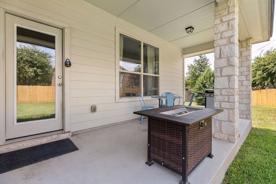 Building Photo - 4905 Ledgestone Trail