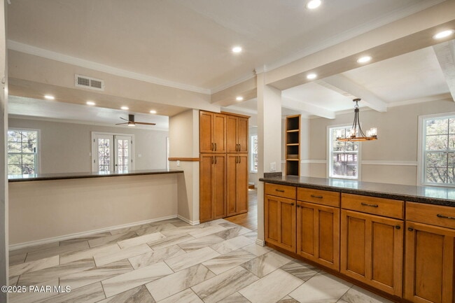 Building Photo - 847 Clubhouse Dr