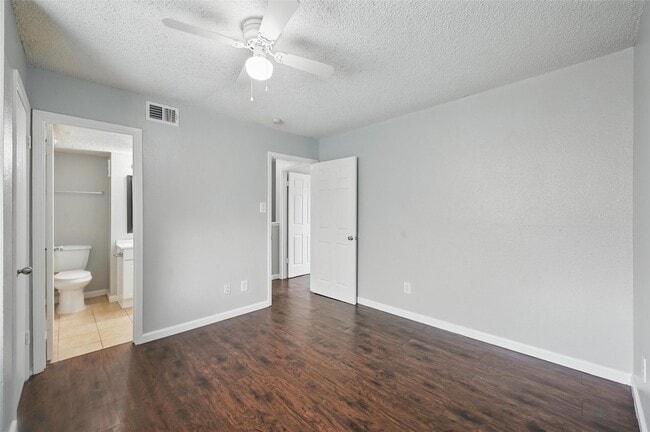 Building Photo - 3048 Tudor Ln