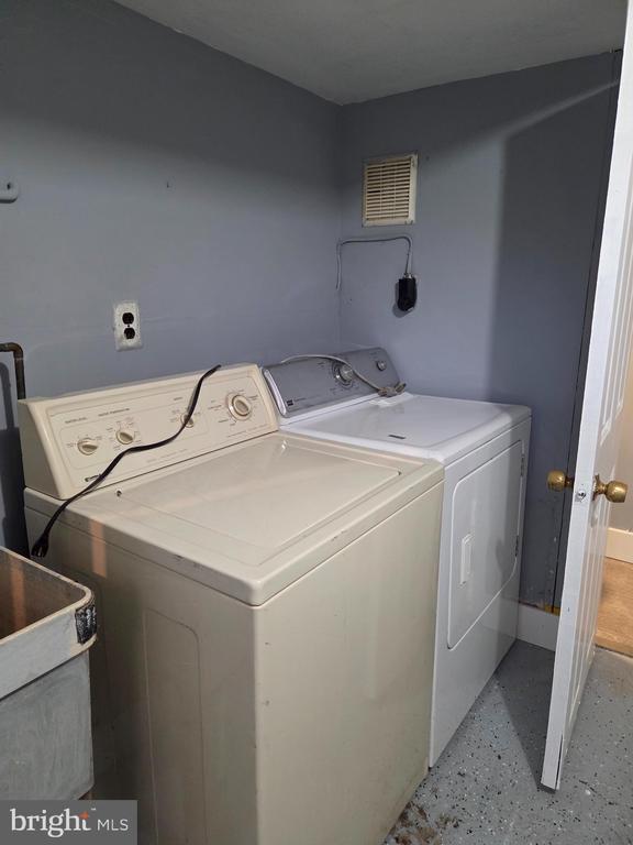 Building Photo - 8044 Mars Pl