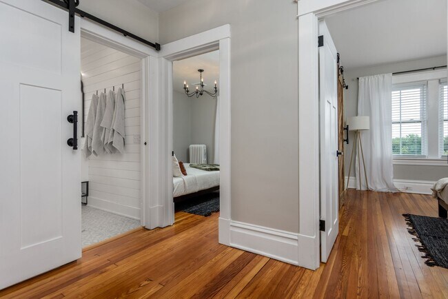 Building Photo - 608 N Front St