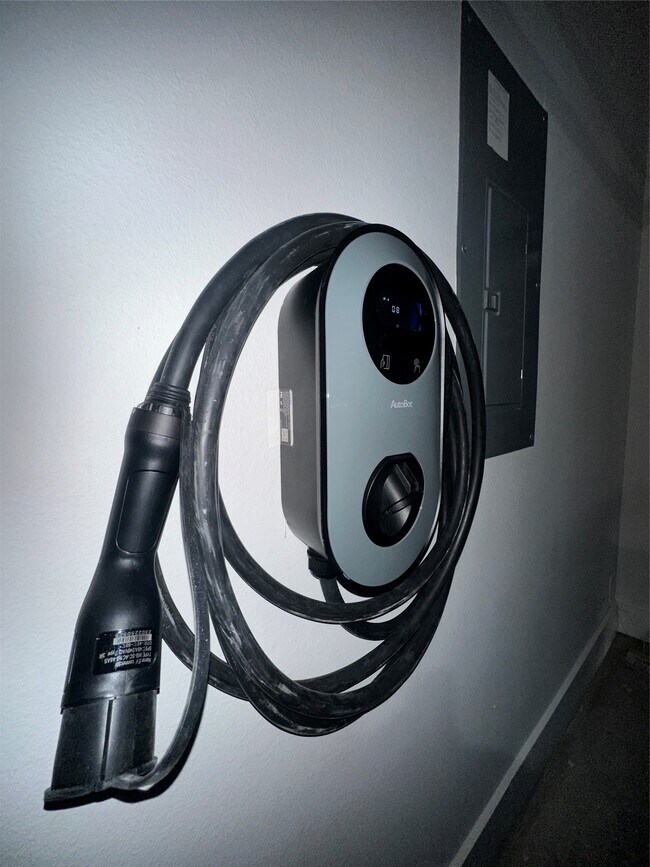 Building Photo - 4513 Reed Rd