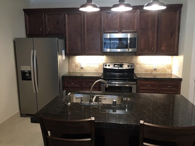 Building Photo - 3730 Boettcher Dr