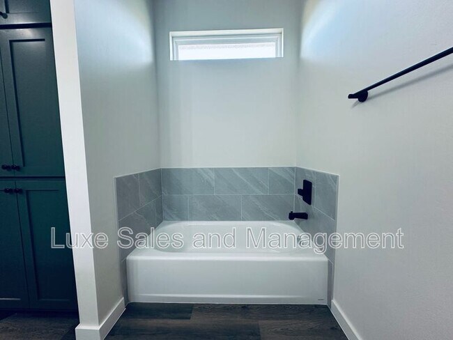 Building Photo - 16305 Villa Valeria Way