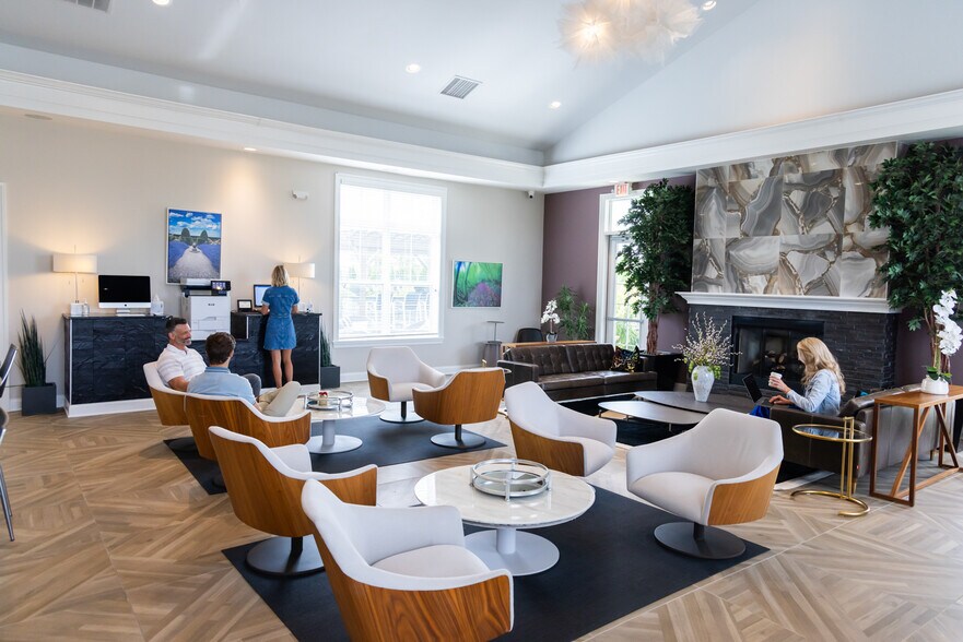 Building Photo - Jerome Grand