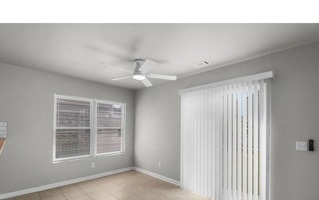 Building Photo - FOR RENT