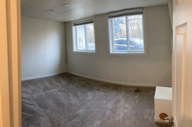 Building Photo - 817 S 140th St