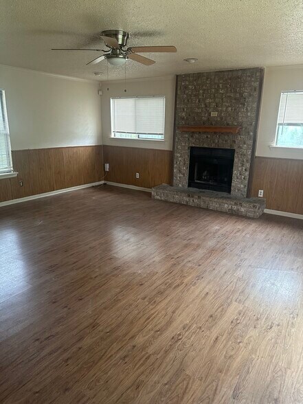 Building Photo - 511 Highcrest Dr