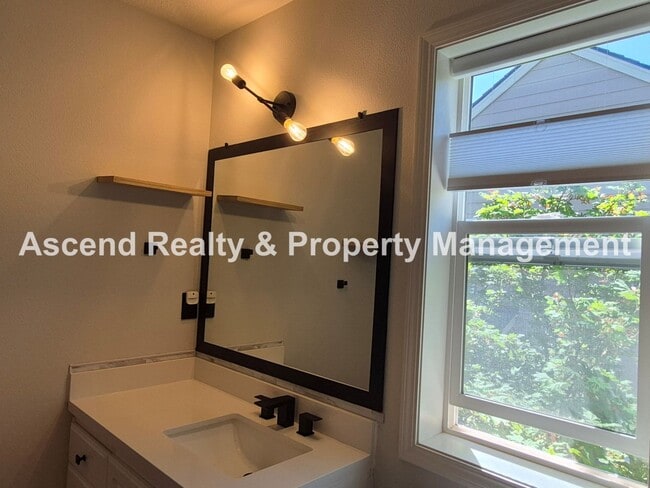 Building Photo - Outstanding 4bed+Office Bethany Area 2 Level Home Updated Throughout Available 6/22 or Sooner