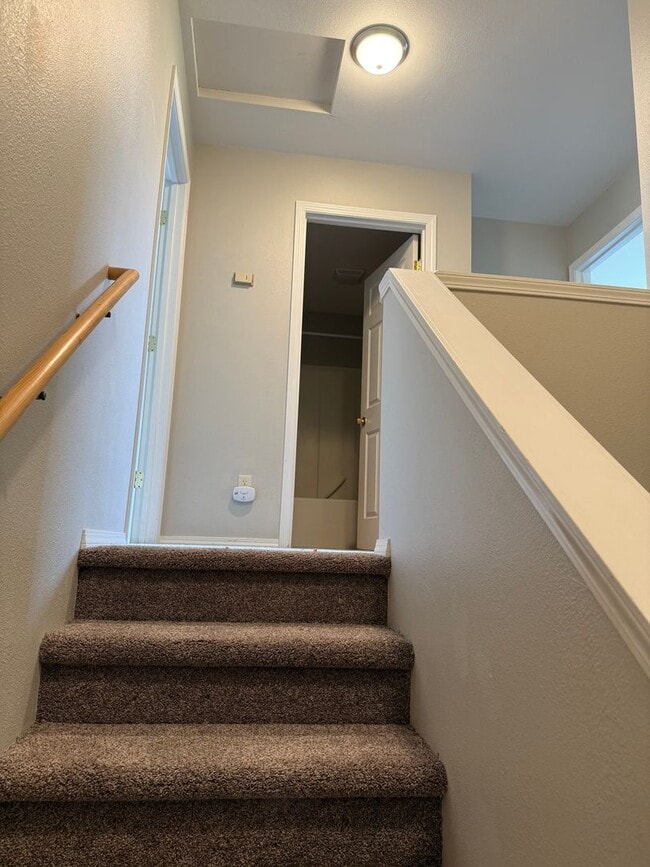 Building Photo - 1033 N River Rock Dr