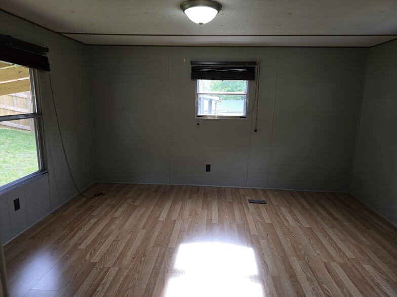 Bedroom # 1 - 234 S Highway 27 Loop 4 W