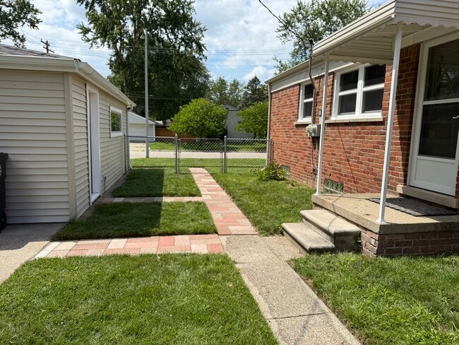 Building Photo - 30389 Hathaway