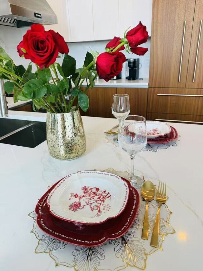 Building Photo - 35-32 Leavitt St