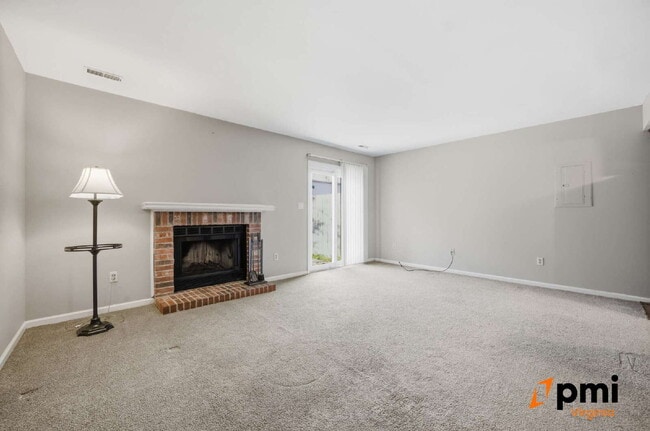 Building Photo - 2 PRIMARY BEDROOMS, LIVING ROOM AND DINING, PETS ALLOWED