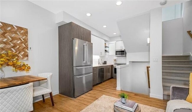 Building Photo - Magnolia Townhome