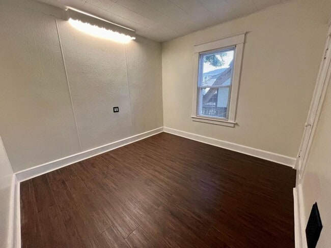 Building Photo - 301 Folts St