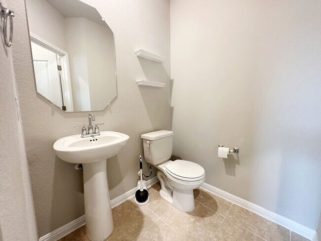 Building Photo - 129 Blooming Trl