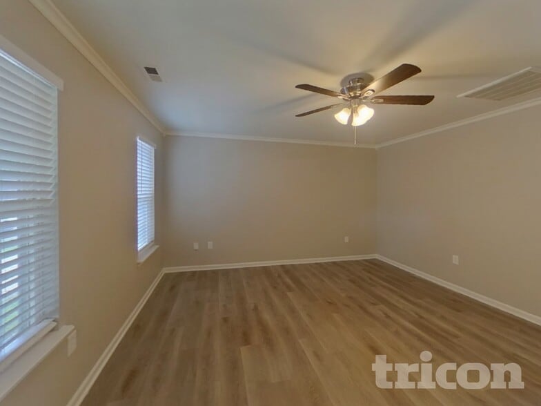 Building Photo - 9022 Jaldena Dr