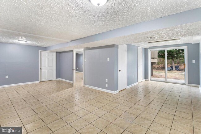 Building Photo - 14025 Mt Pleasant Dr