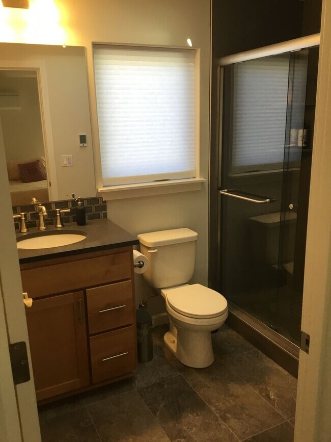 Building Photo - Custom Kenton Townhouse (Short Term)