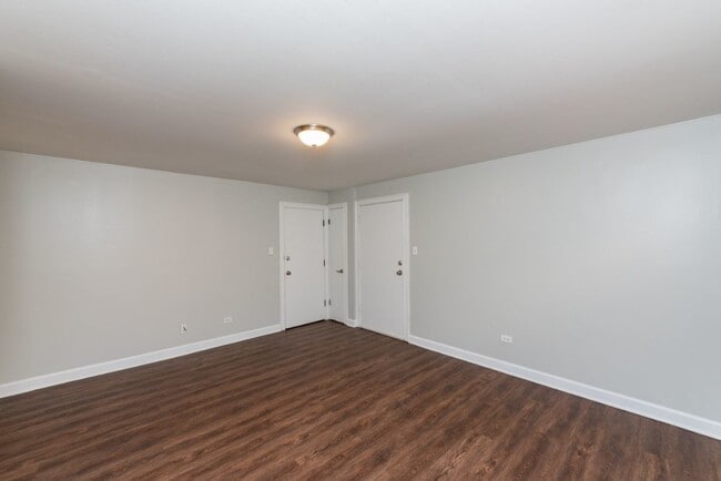 Building Photo - 4540 N Wolcott Ave
