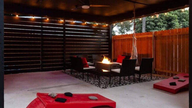 Building Photo - 1503 E 3rd St