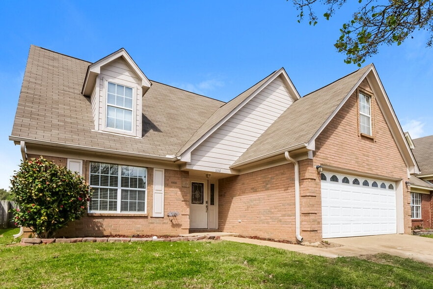 Building Photo - 1110 Greenwich Dr