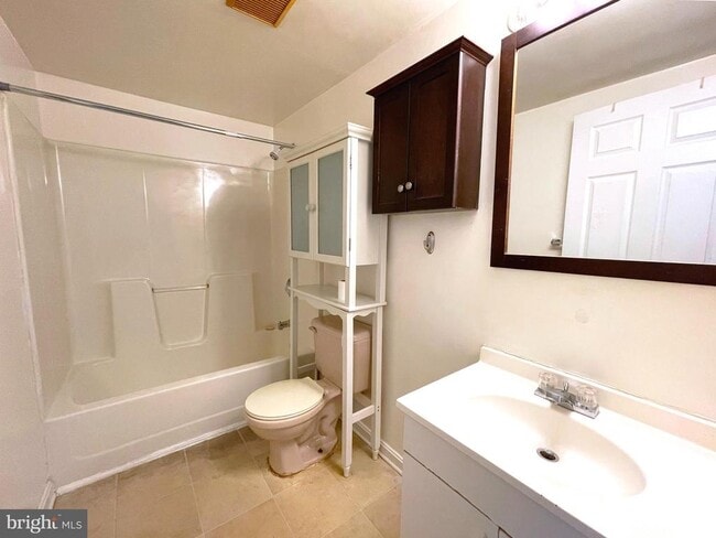 Building Photo - 490 Coster Rd