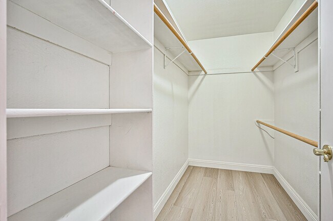 Building Photo - 6025 Egan Crest Dr