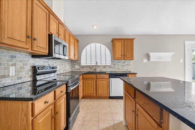 Building Photo - 5114 Spring Brook Dr