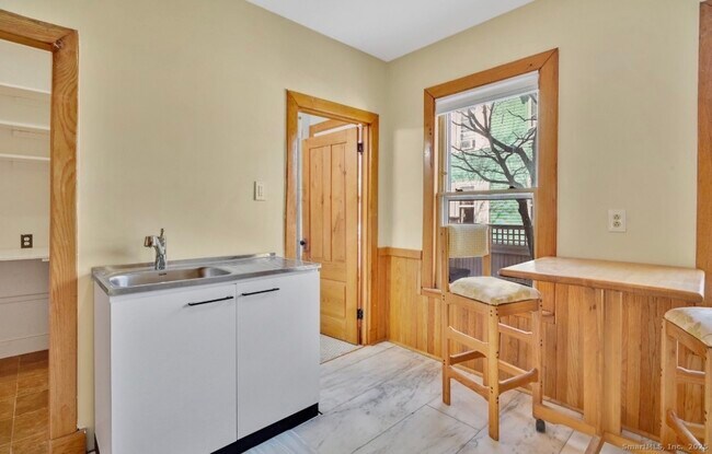 Building Photo - 52 Sherman St