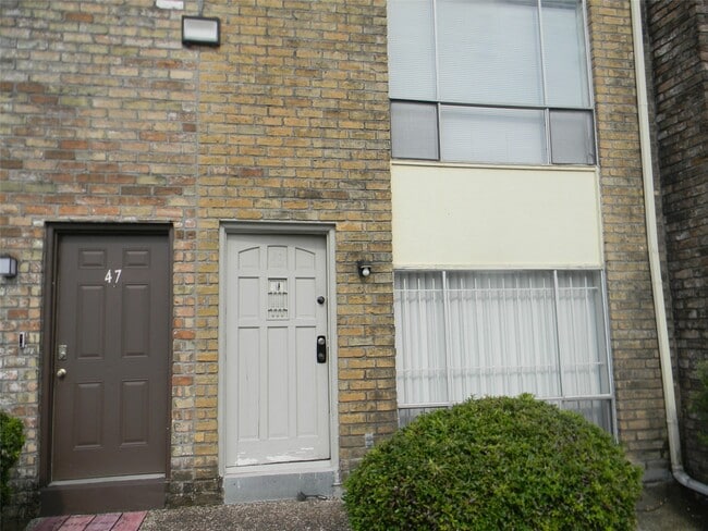 Building Photo - 9200 W Bellfort Ave