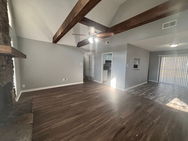 Building Photo - 5756 Crievewood Dr