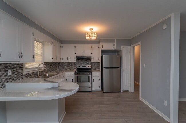 Building Photo - Updated 3 bed/2 bath home for lease in Old...