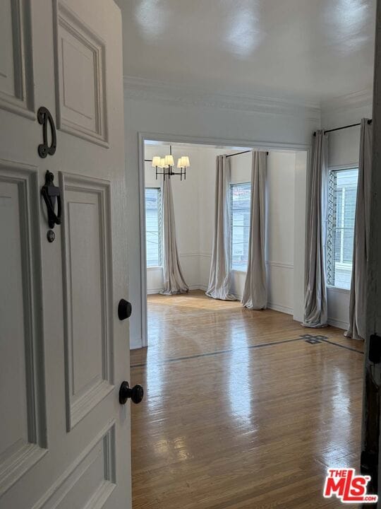 Building Photo - 157 N La Peer Dr