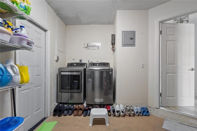 Building Photo - 8218 SW 163rd Pl