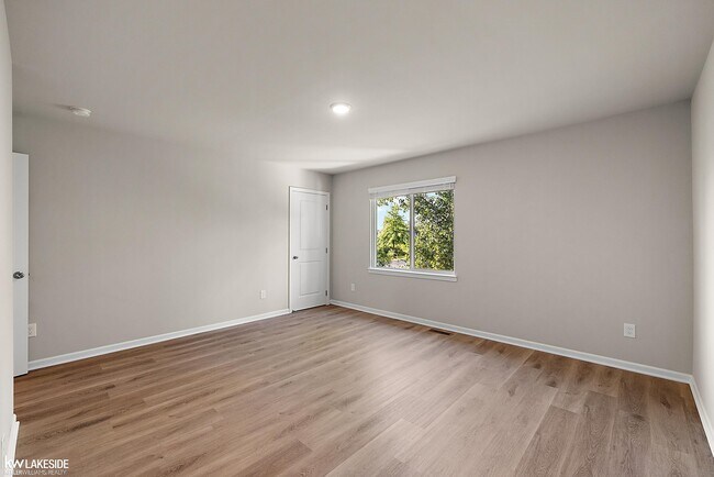 Building Photo - 28255 Loews Dr