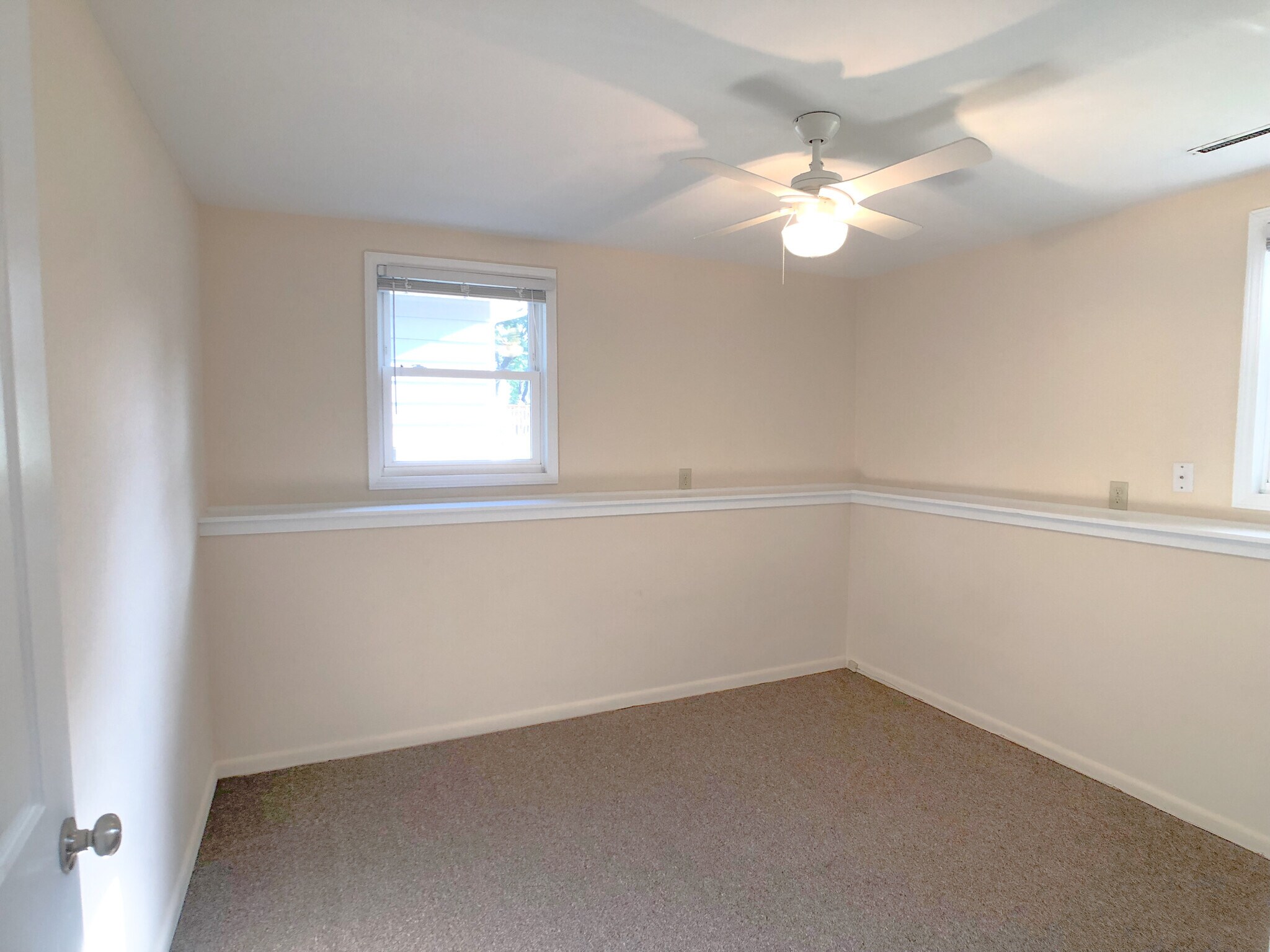 Bedroom 1 Picture 2 - 922 Spencer St S