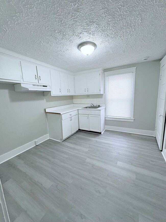 Building Photo - Charming 2 Bed 1 Bathroom in Warren Ohio!