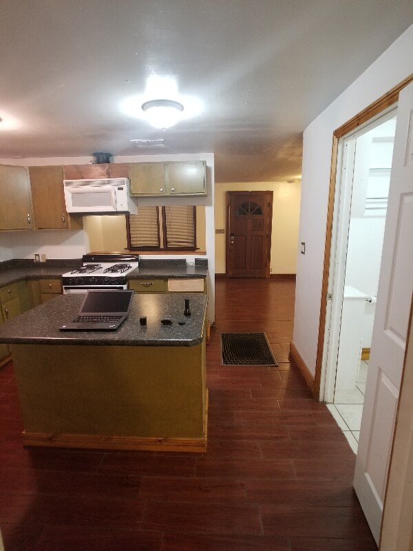 Building Photo - 1537 Maple St
